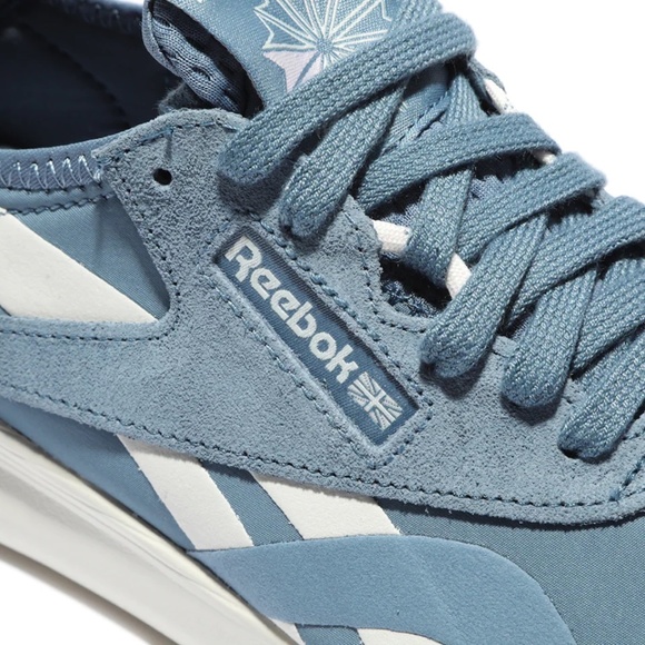 Reebok Shoes - NWT!! REEBOK WOMENS NYLON SP RUNNING SHOE BLUE PINK SIZE 8.5